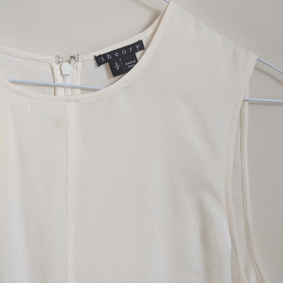 White blouse - Picture 3 of 4